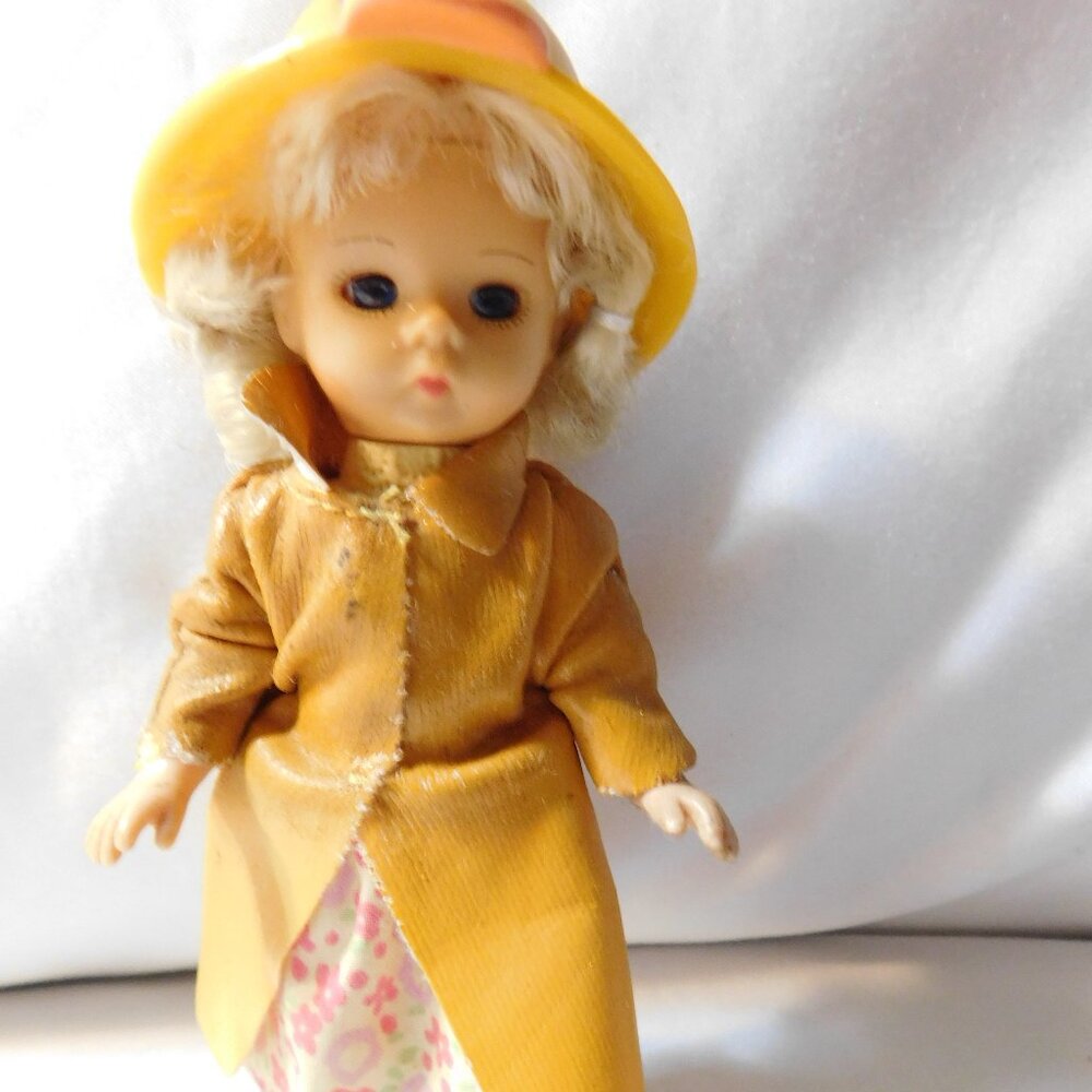 Madame Alexander Its Raining Doll McDonald's 2003 Yellow Raincoat Outfit